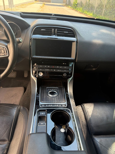 Jaguar XE Prestige AWD 2,0 Diesel Leder Klima Pano. — photo 14