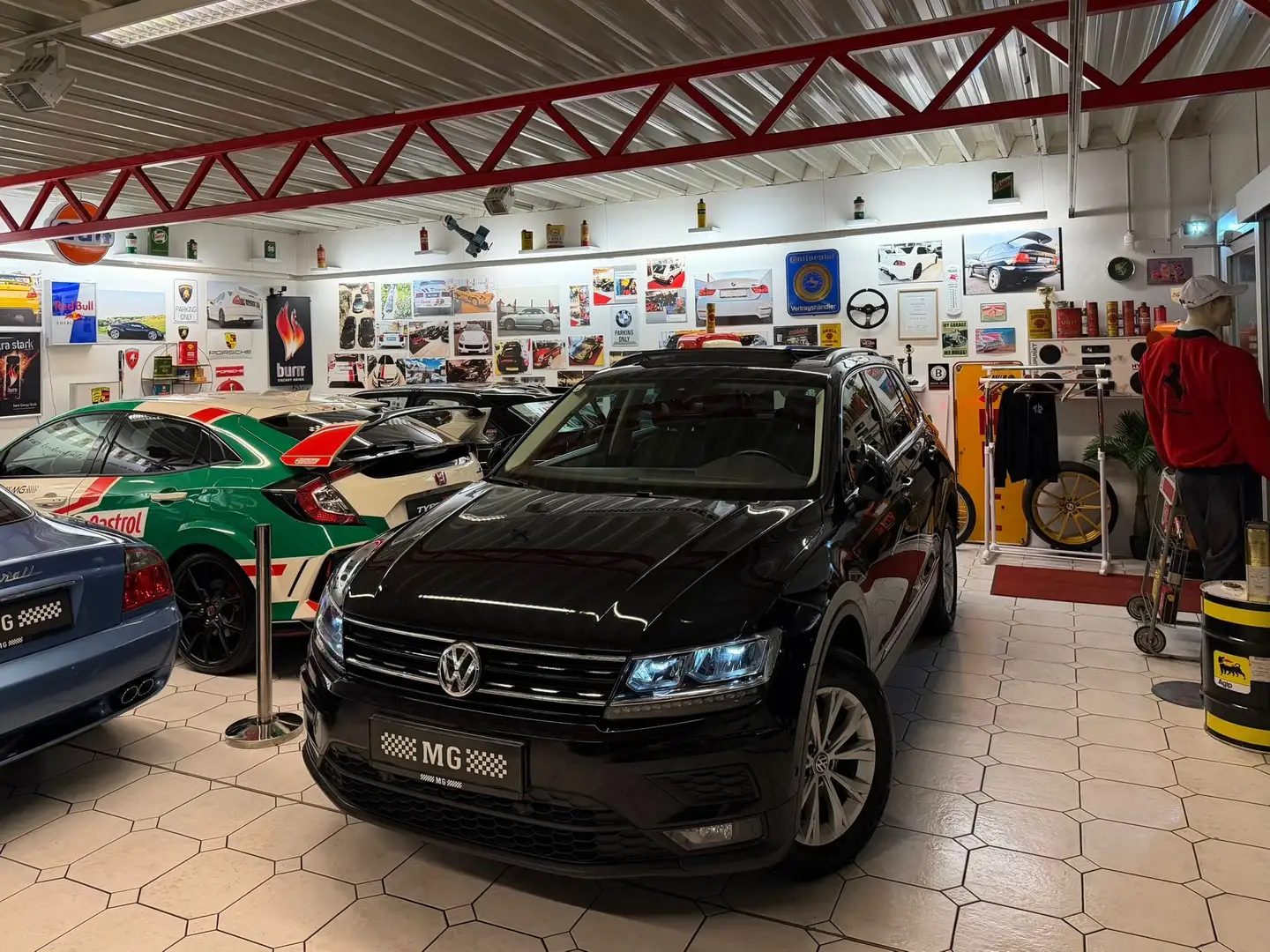 Volkswagen Tiguan Sky  4Motion Panorama Schwarz - 1
