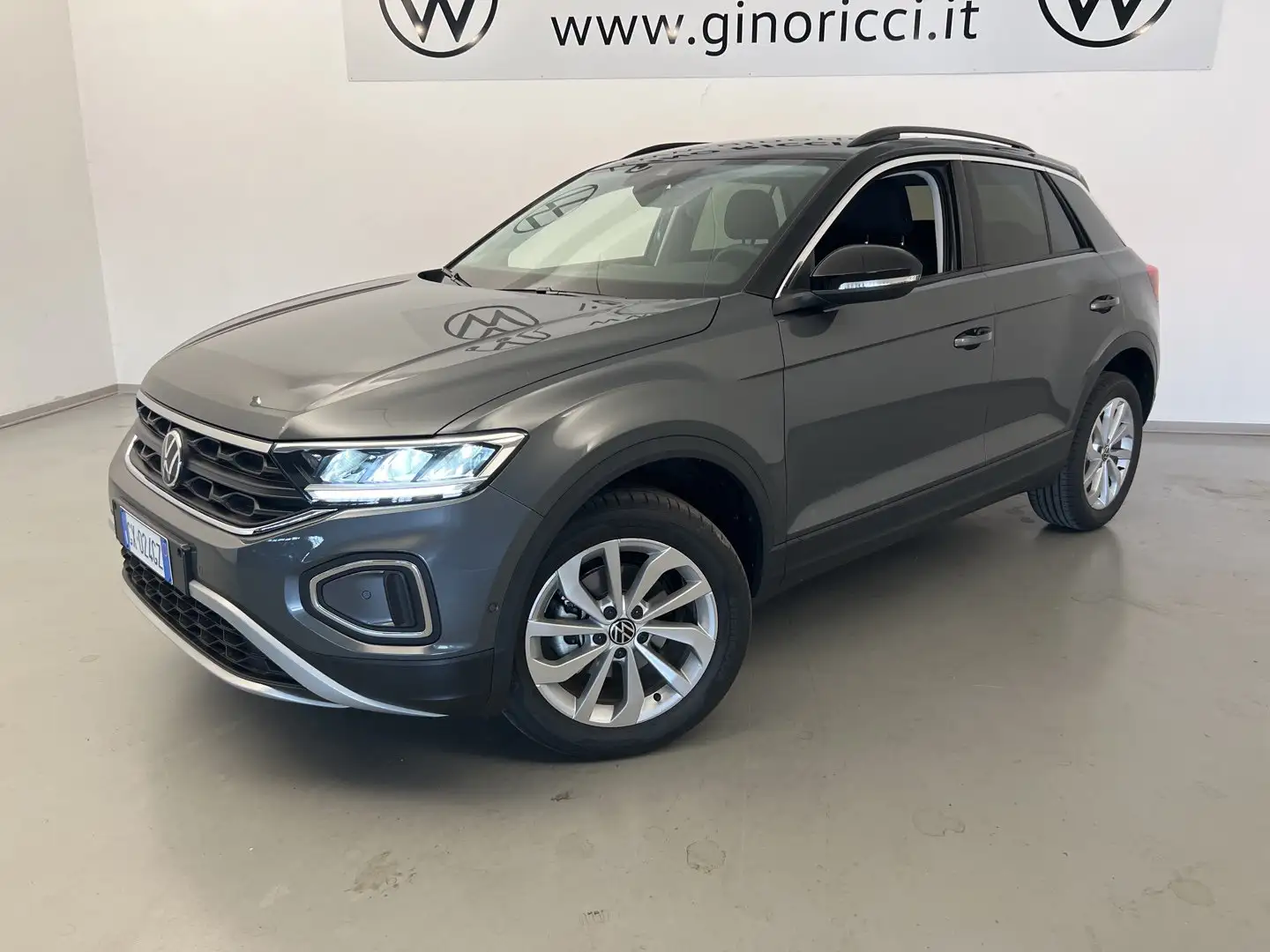 Volkswagen T-Roc 1.0 TSI Edition Plus Grijs - 2