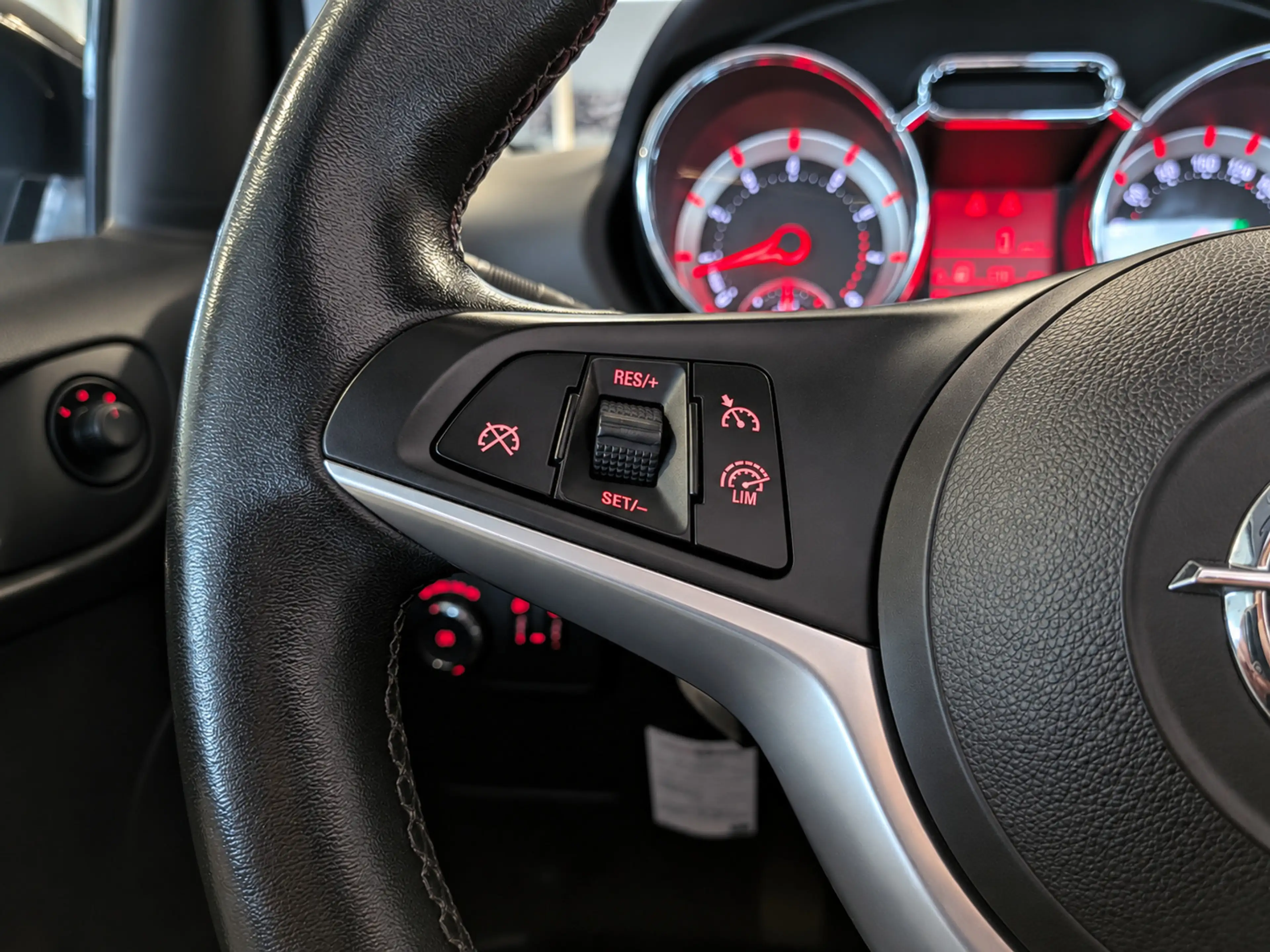 Opel Adam 1.4 Glam Airco, Cruise Control, Stuurbekrachtiging — photo 12
