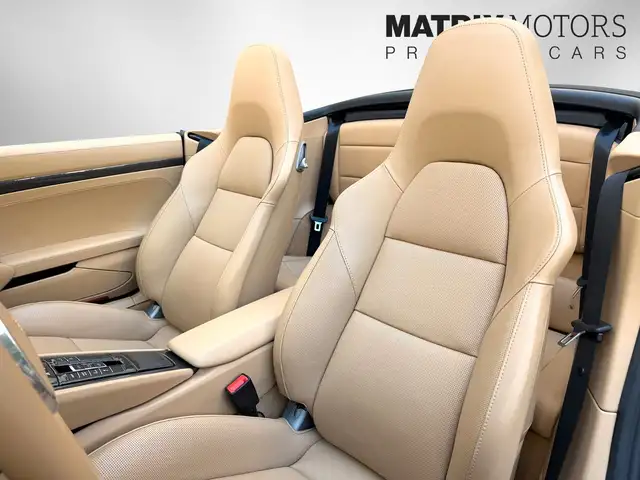 Porsche 911 view 4