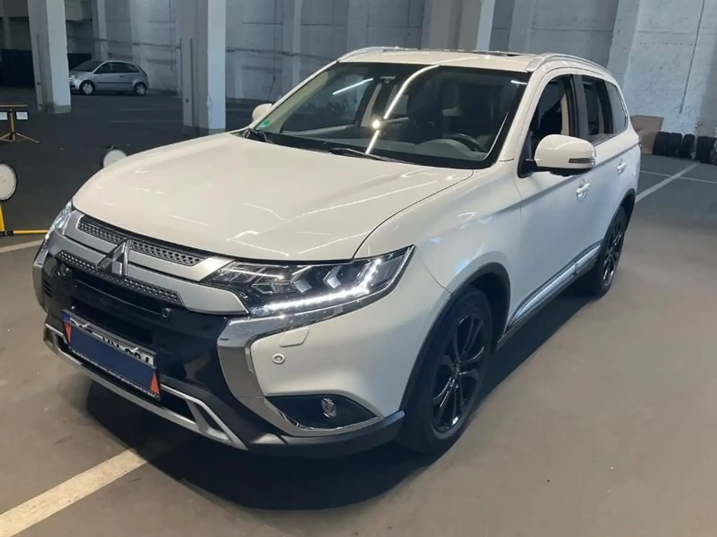Mitsubishi Outlander TOP 2.0 7Sitze*4WD*CVT*Leder*Dach Bianco - 1