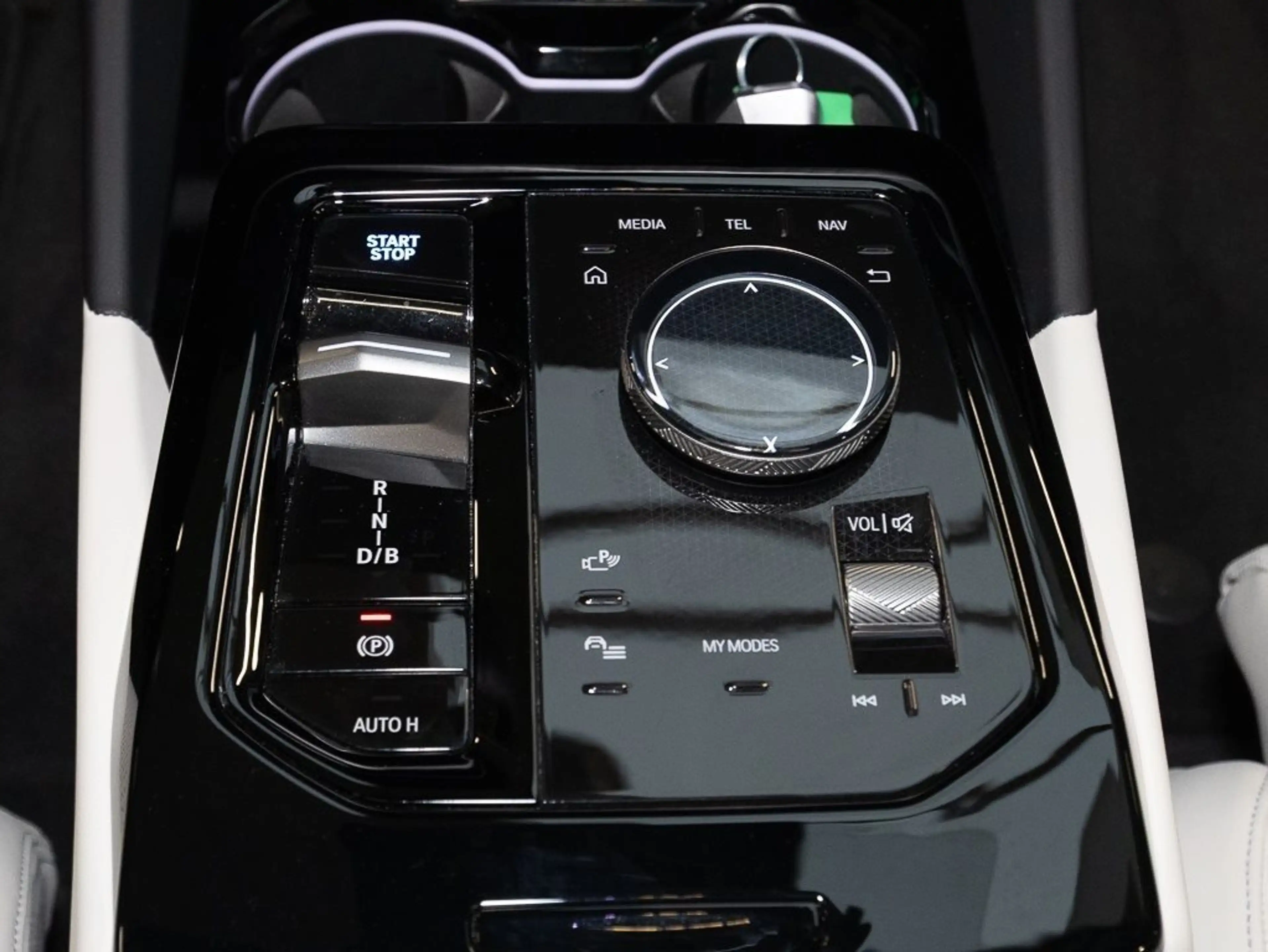 BMW i5 eDrive40 Touring M Sport HUD PANO ACC AHK LM — photo 10