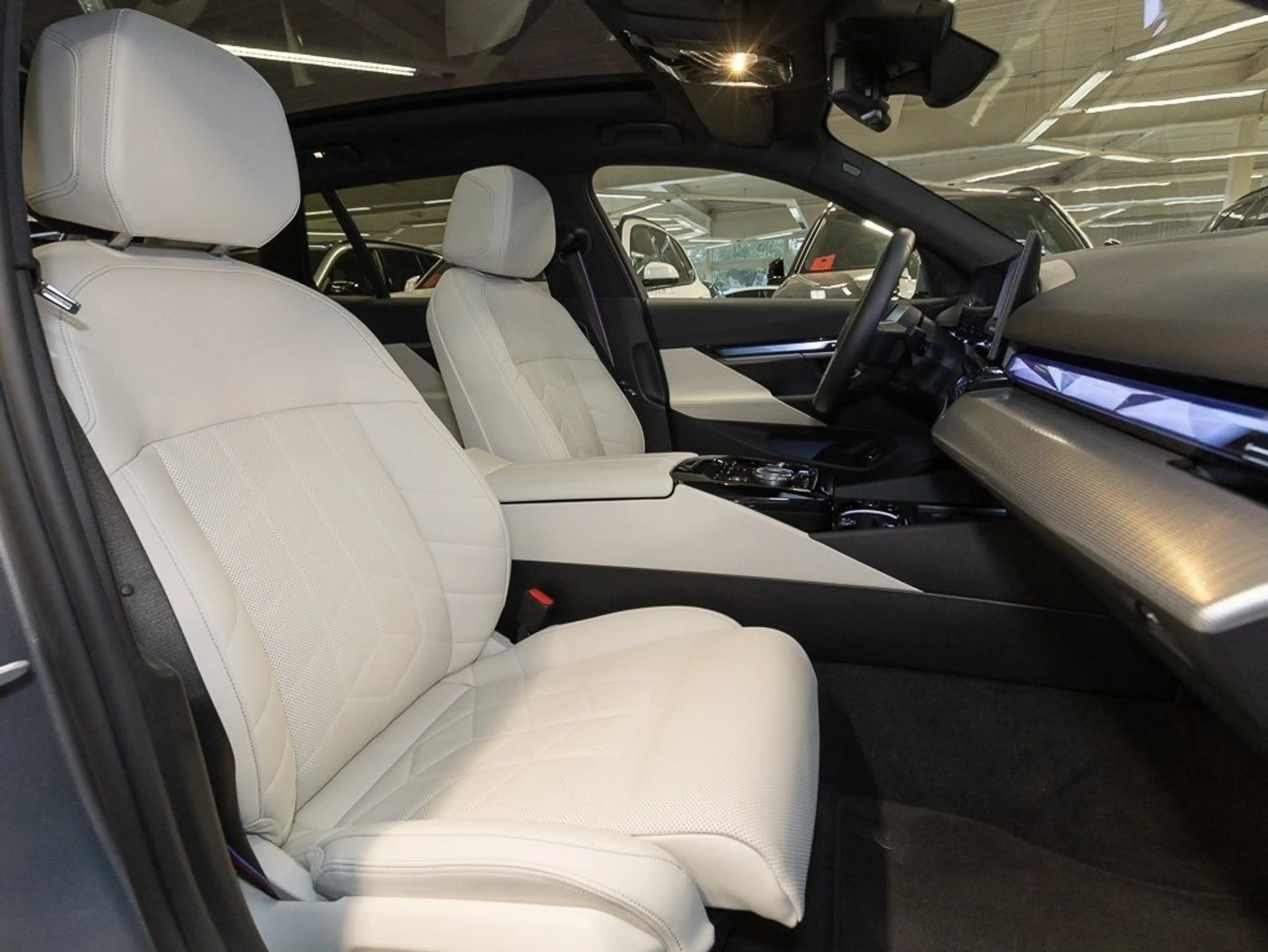 BMW i5 eDrive40 Touring M Sport HUD PANO ACC AHK LM — photo 12
