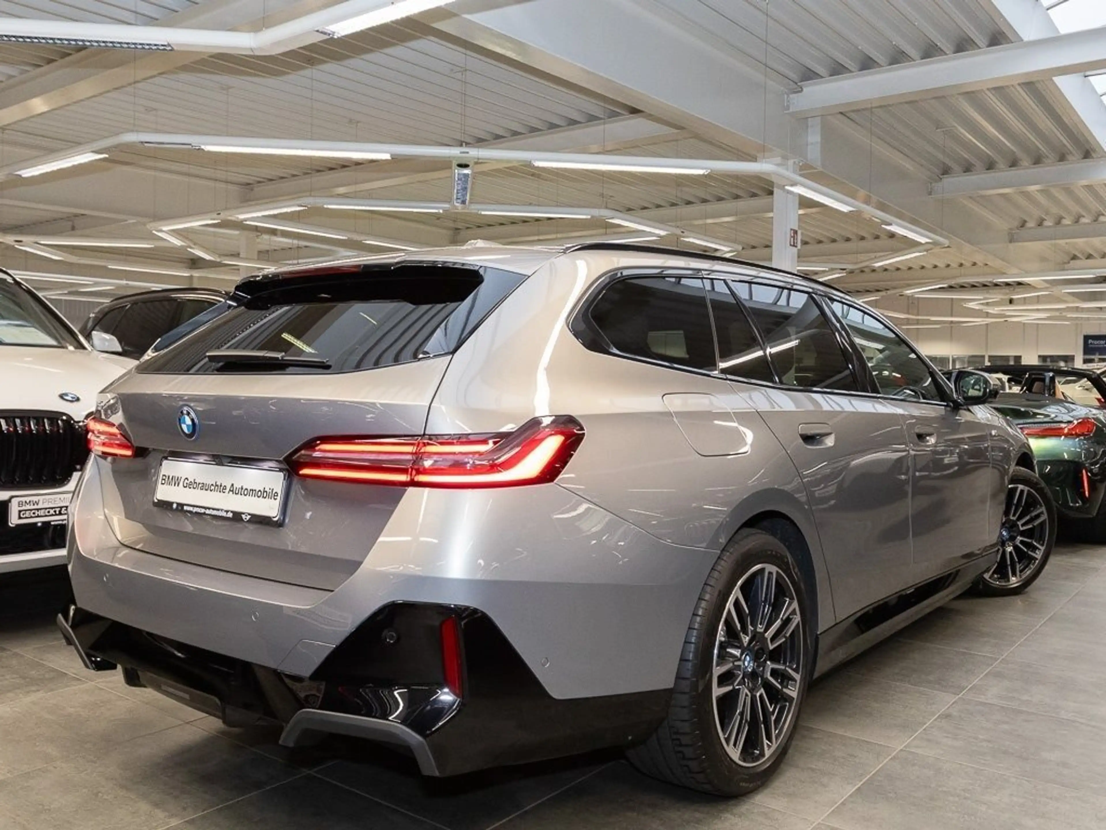 BMW i5 eDrive40 Touring M Sport HUD PANO ACC AHK LM — photo 2