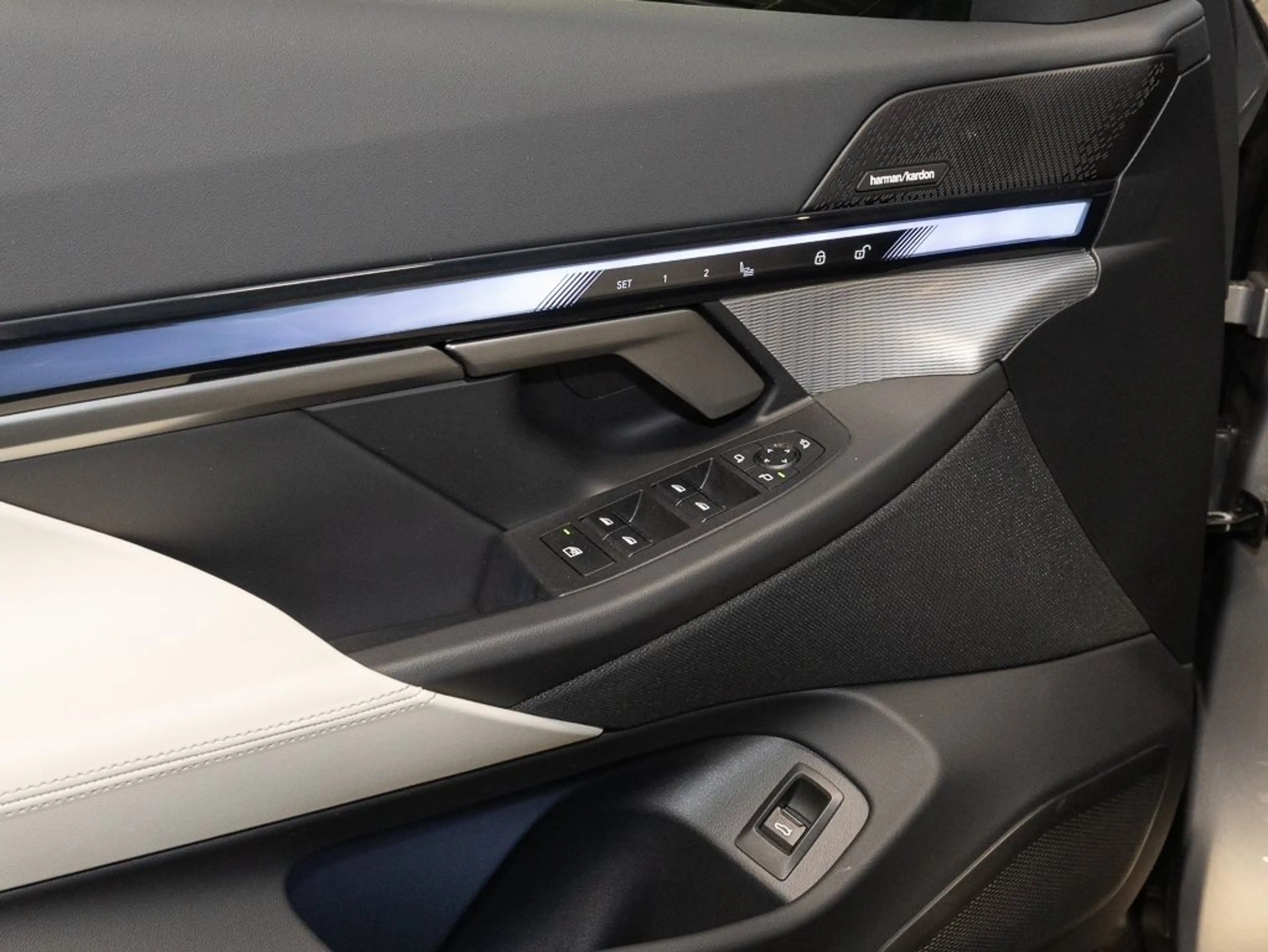 BMW i5 eDrive40 Touring M Sport HUD PANO ACC AHK LM — photo 6