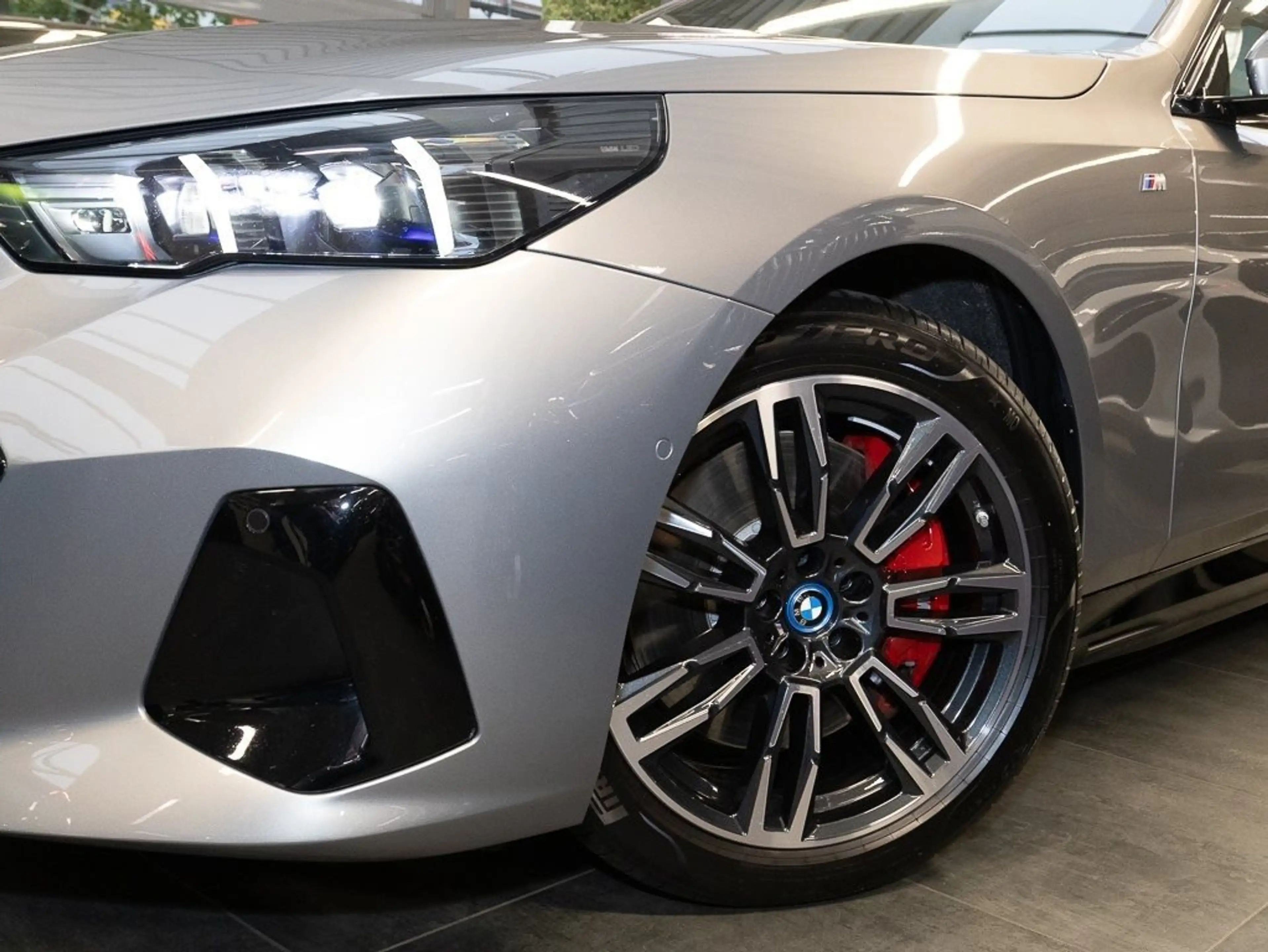 BMW i5 eDrive40 Touring M Sport HUD PANO ACC AHK LM — photo 4