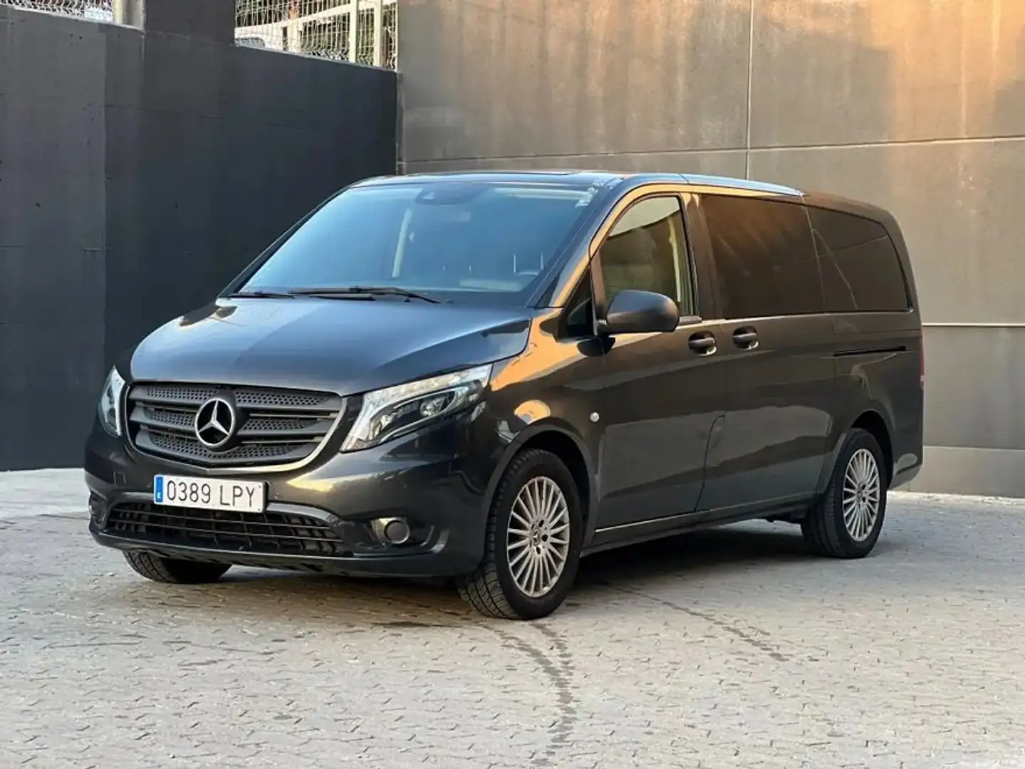 Mercedes-Benz Vito 116CDI Pro Larga 9G-Tronic Gri - 1
