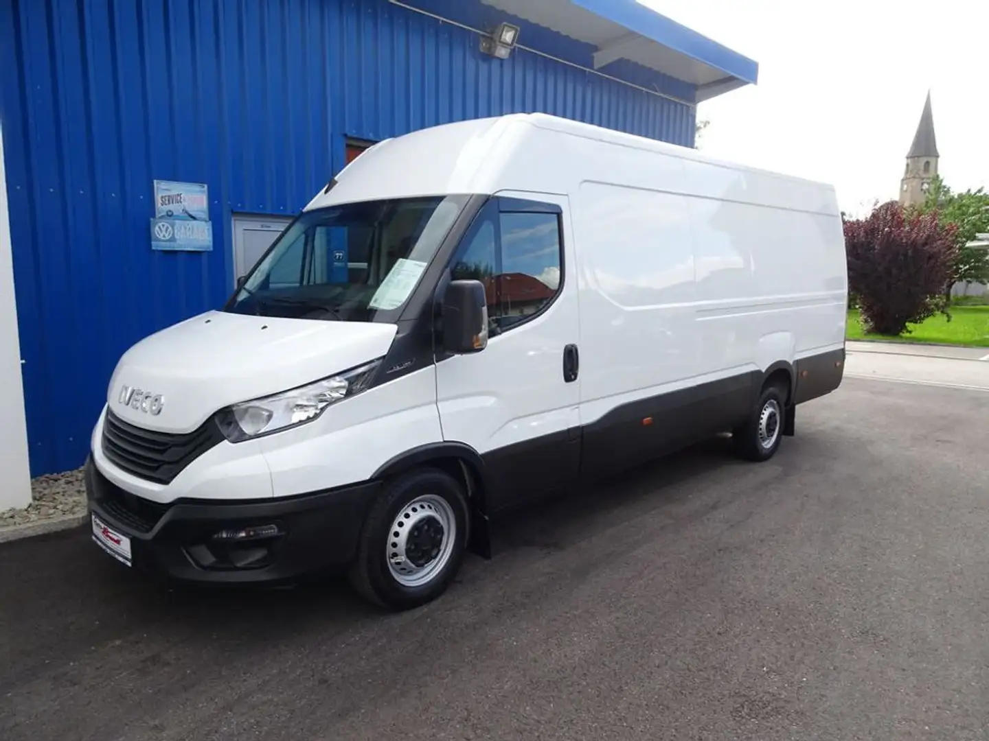 Iveco Daily 35S18 V 3,0D Kasten L4H2 / AHK 3500 KG Weiß - 2