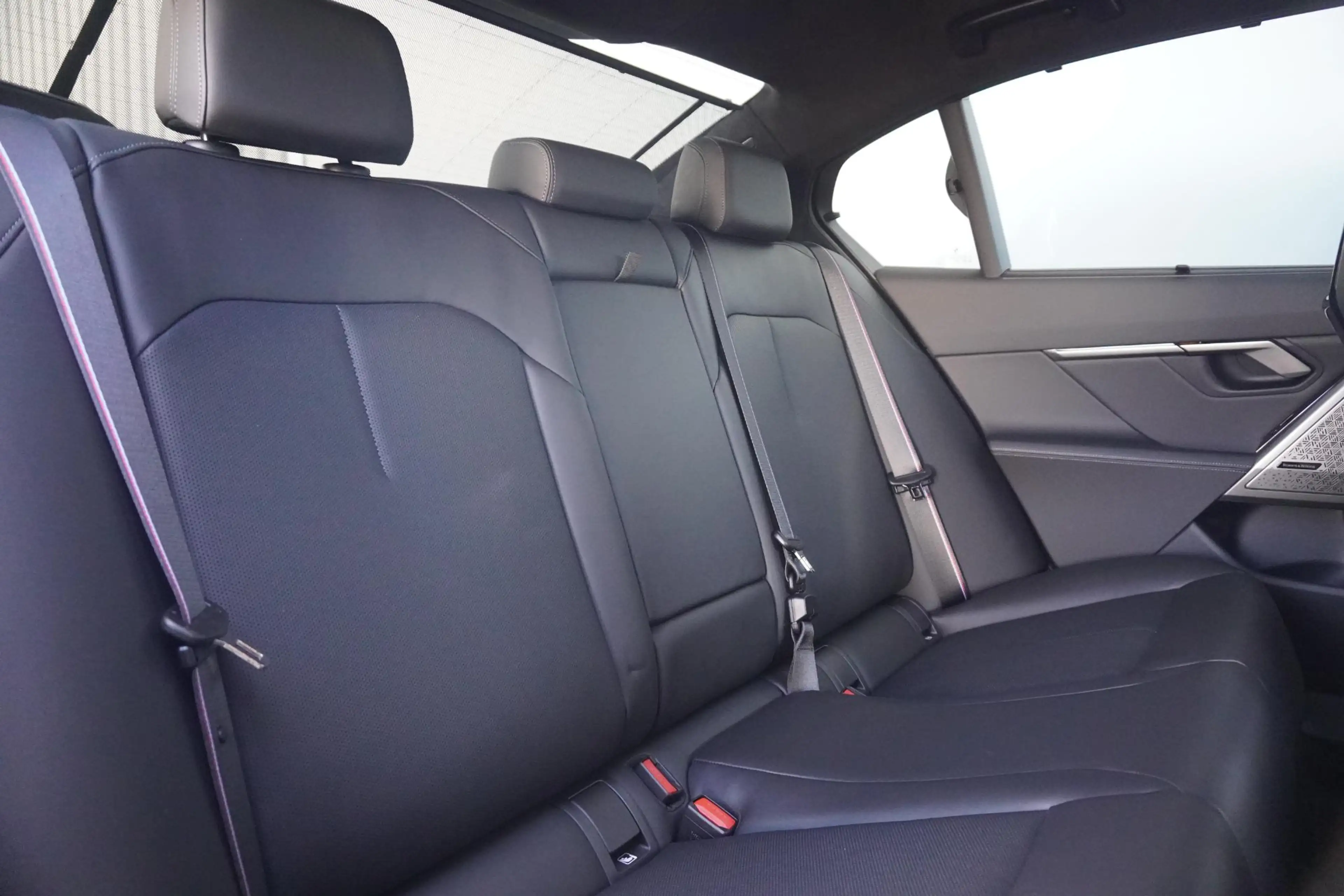 BMW M5 Sedan | M Drivers Pack | Comfort Pack | Bowers & W — photo 10