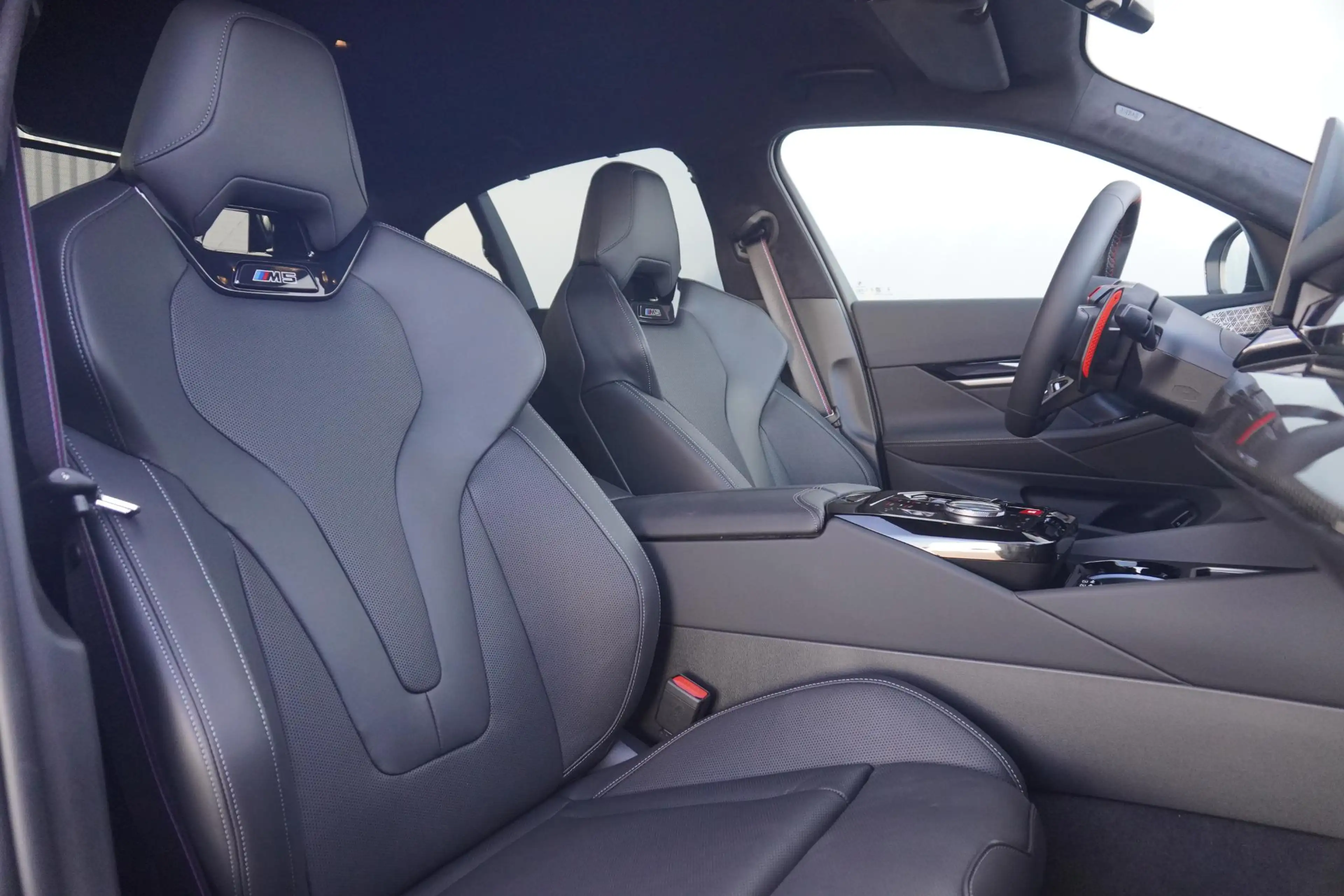 BMW M5 Sedan | M Drivers Pack | Comfort Pack | Bowers & W — photo 4