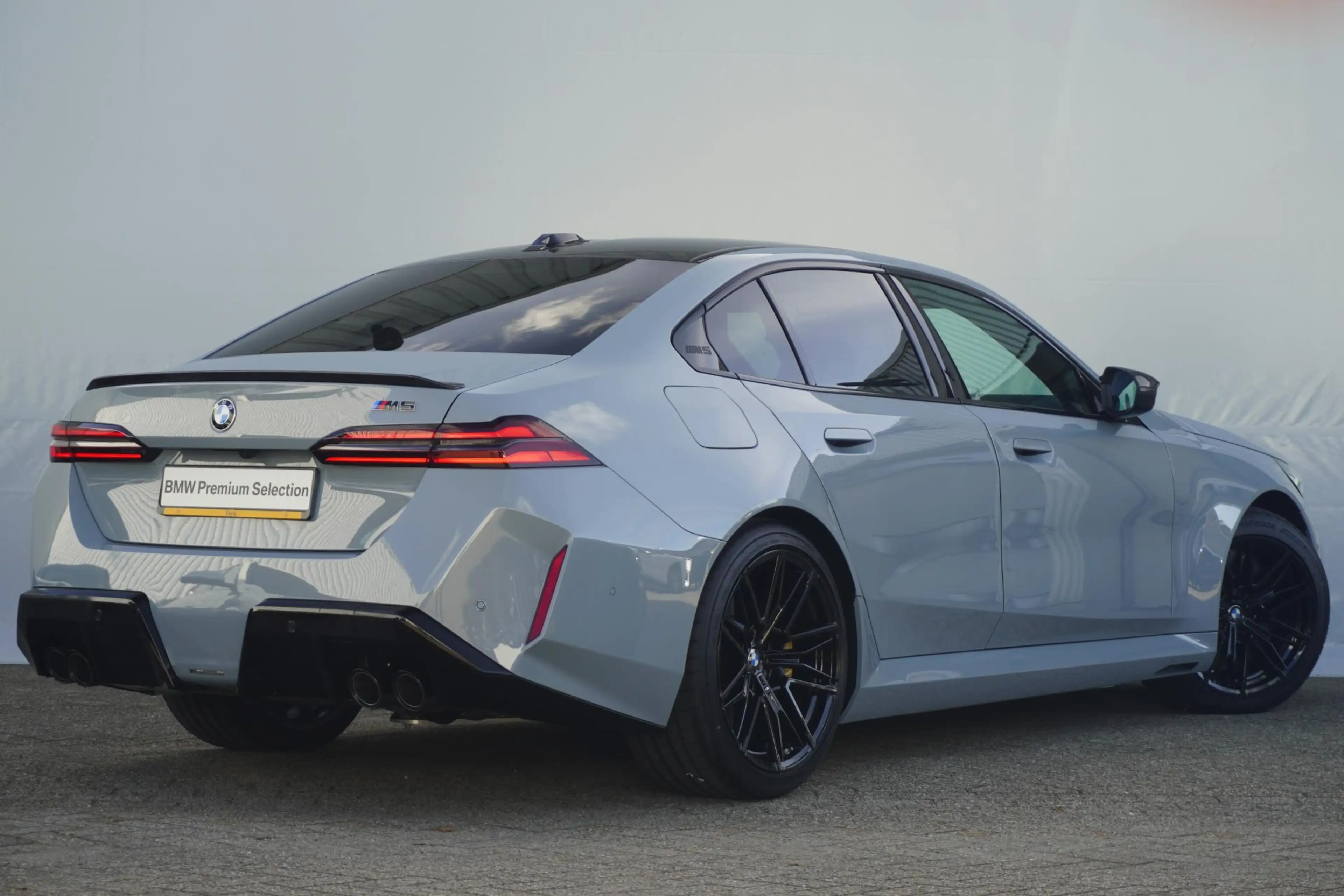 BMW M5 Sedan | M Drivers Pack | Comfort Pack | Bowers & W — photo 2