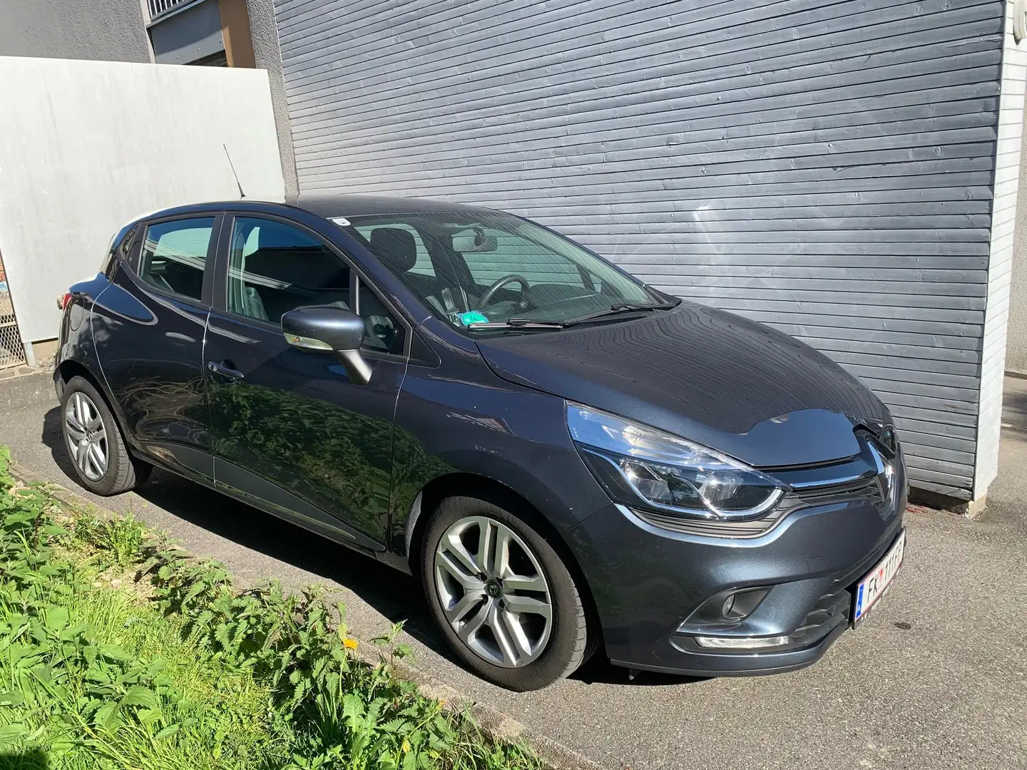 Renault Clio Zen 1,2 16V 75 Grau - 1