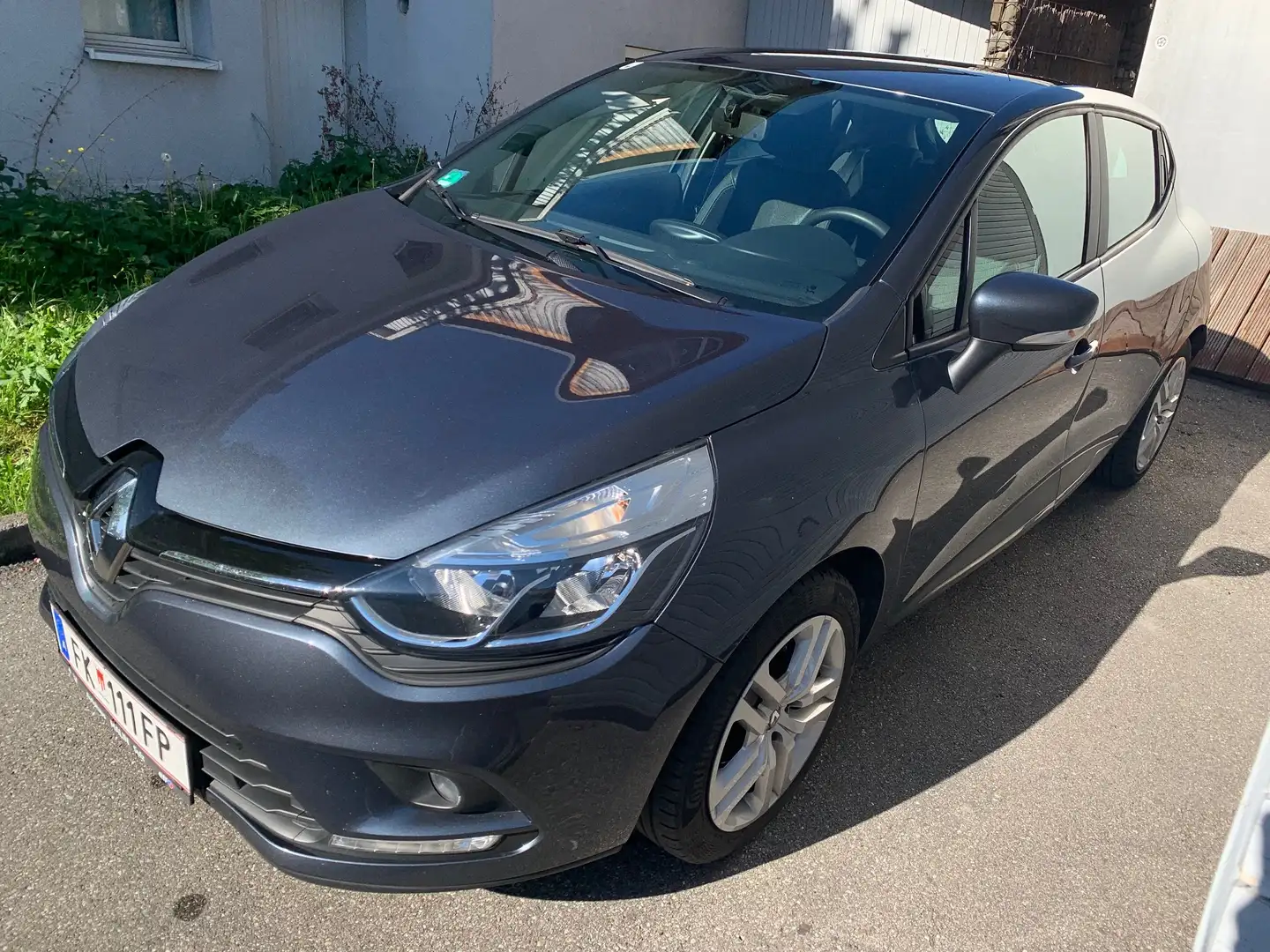 Renault Clio Zen 1,2 16V 75 Grau - 2