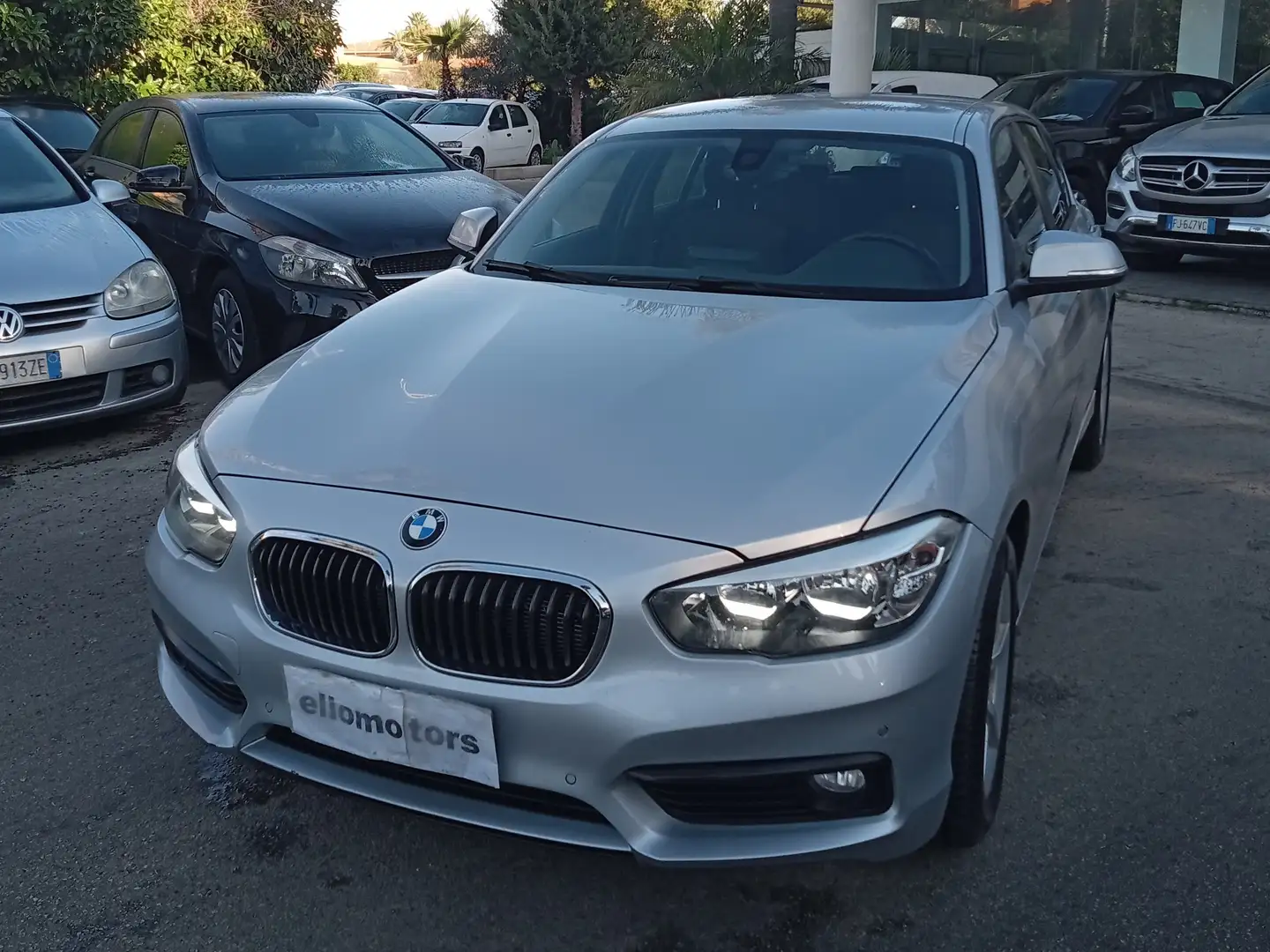 BMW 116 Serie 1 F/20-21 2015 116d Business 5p Plateado - 2