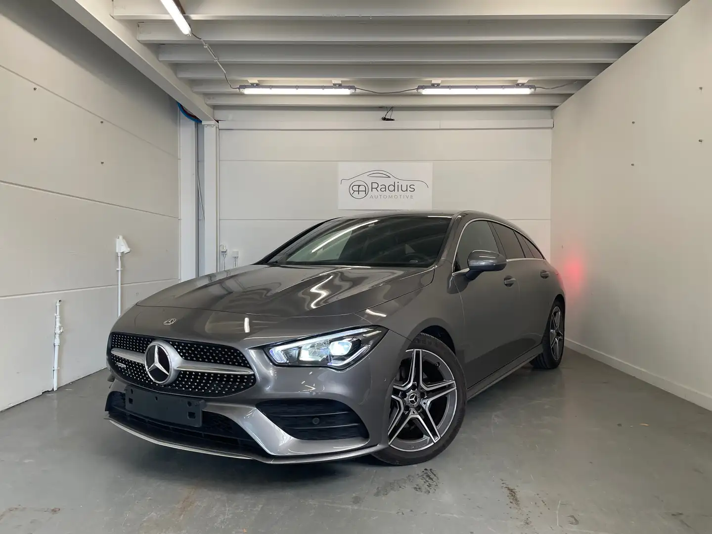 Mercedes-Benz CLA 200 CLA 200 Shooting Brake 7G-DCT AMG Line Gris - 1