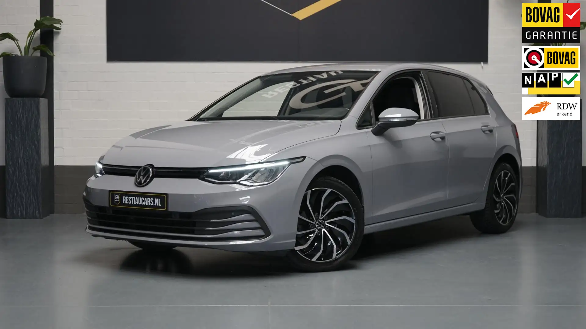 Volkswagen Golf 1.0 eTSI AUTOMAAT-ACC-AMBIANCE-CLIMA-LED-NAVIGATIE Gris - 1
