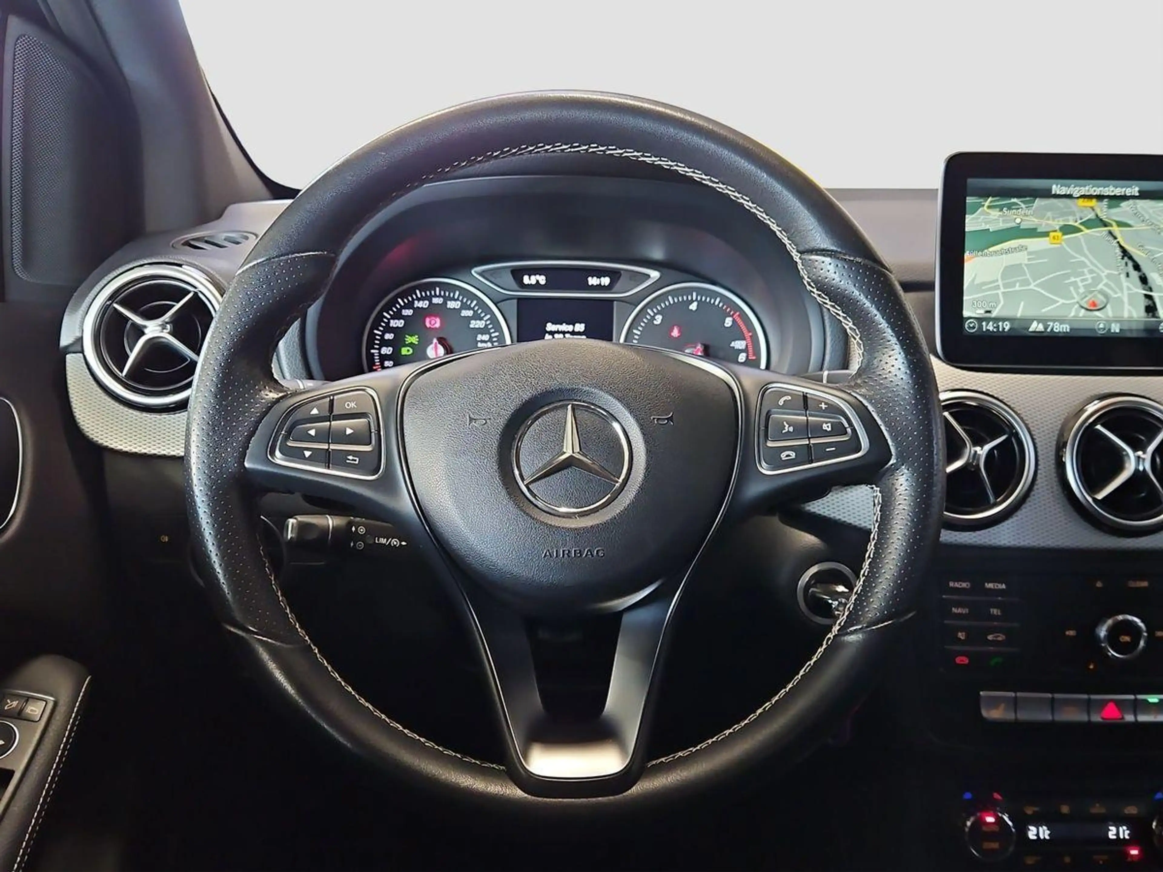 Mercedes-Benz B 200 CDI Urban NAV TEMP RFK LED AHK schwenkbar — photo 14