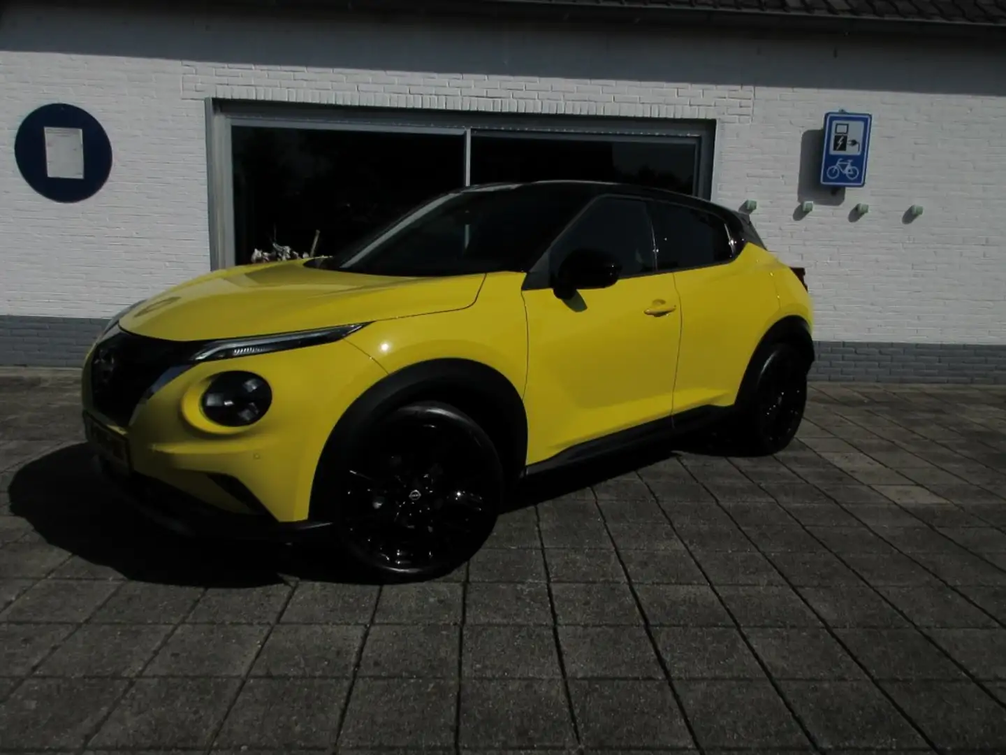 Nissan Juke 1.6 hybrid N-Sport + Sport interieur Jaune - 1