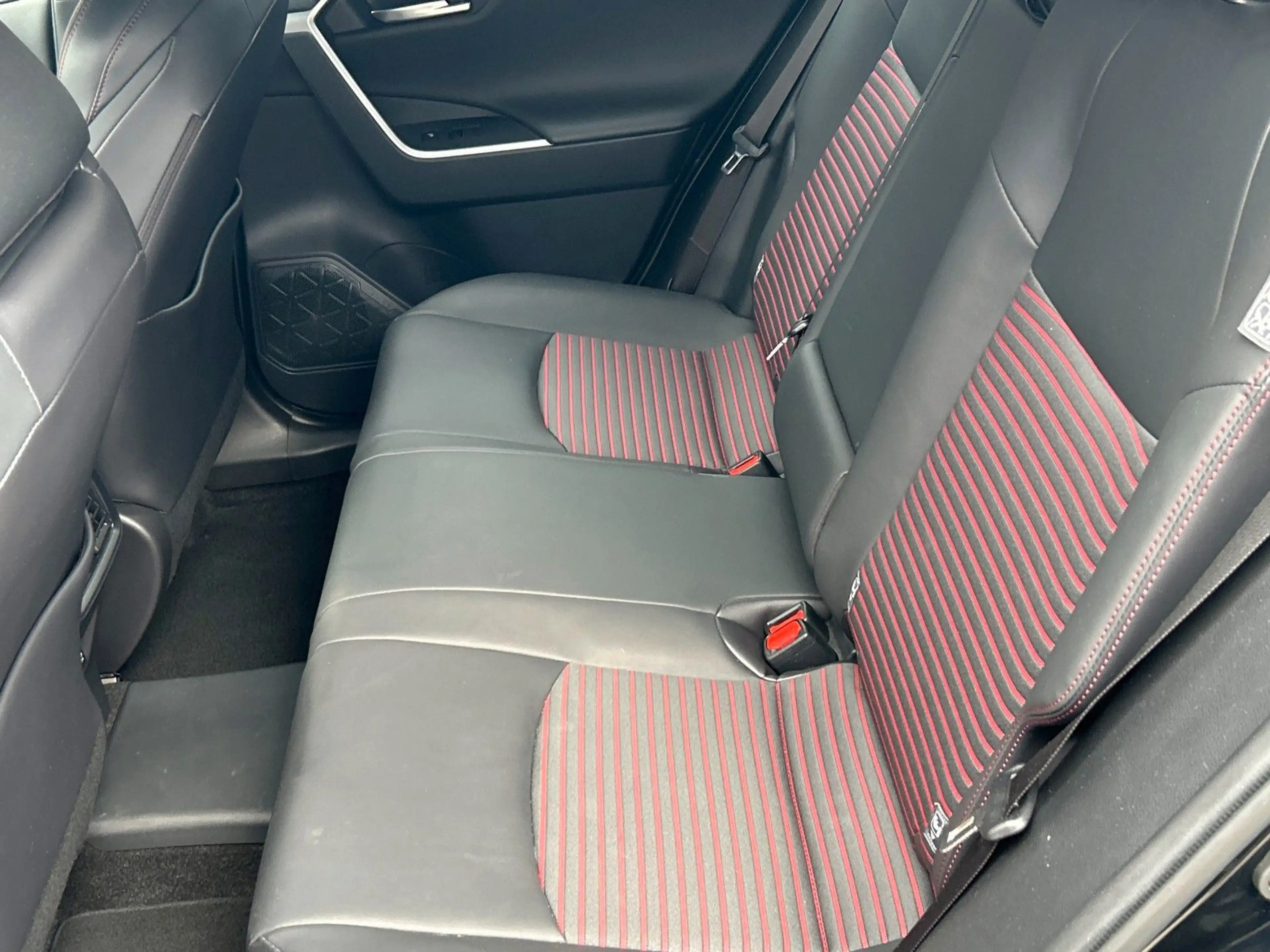 Suzuki Across 2.5 Plug-In Hybrid Comfort+ E-Four — photo 15