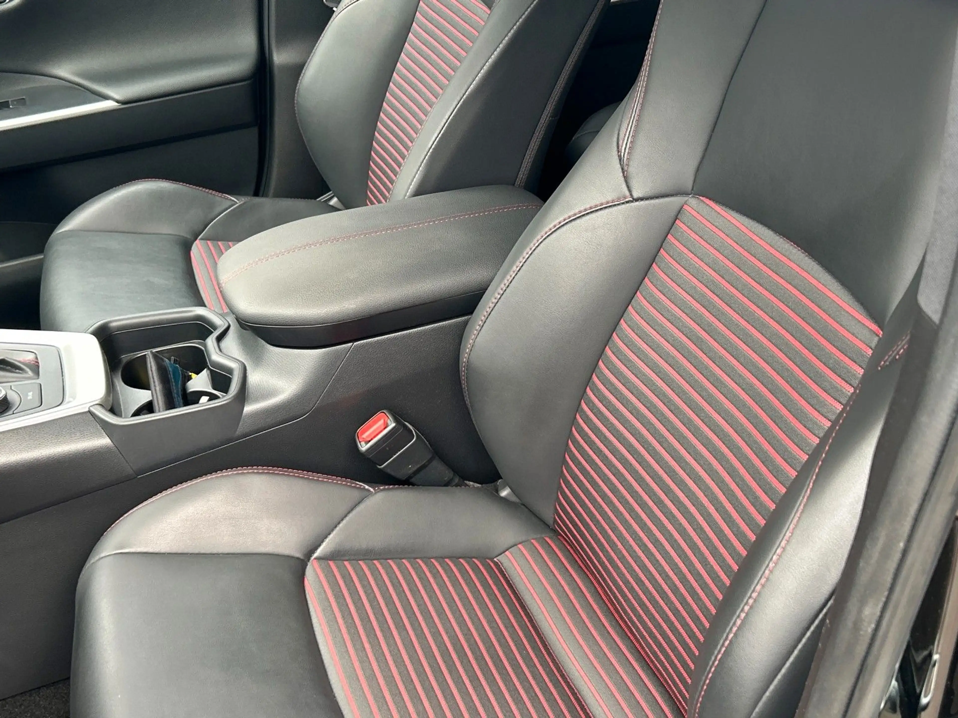 Suzuki Across 2.5 Plug-In Hybrid Comfort+ E-Four — photo 10