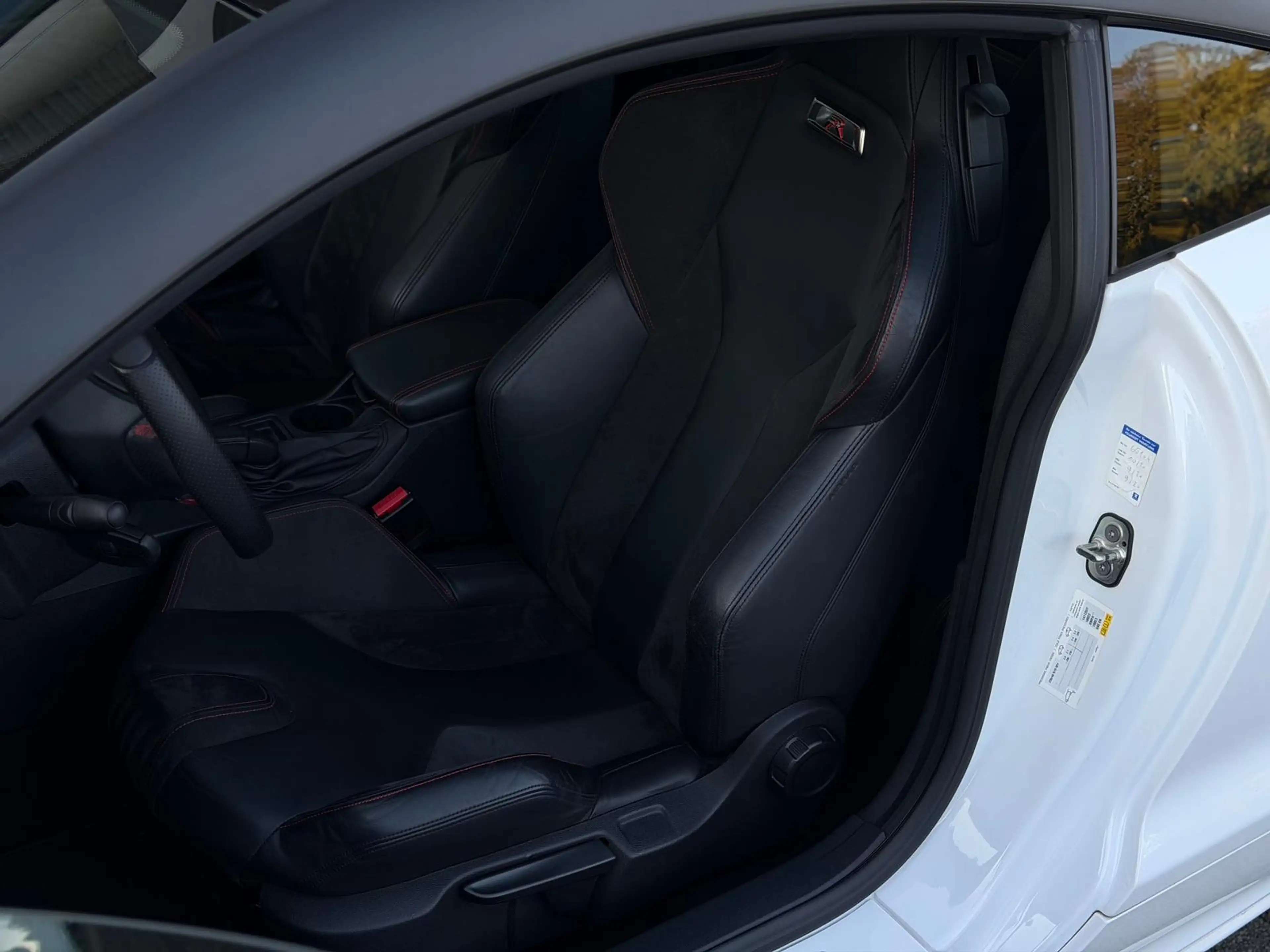 Peugeot RCZ R*Sport*JBL*PDC*AC*Leder*Xenon*BT — photo 9