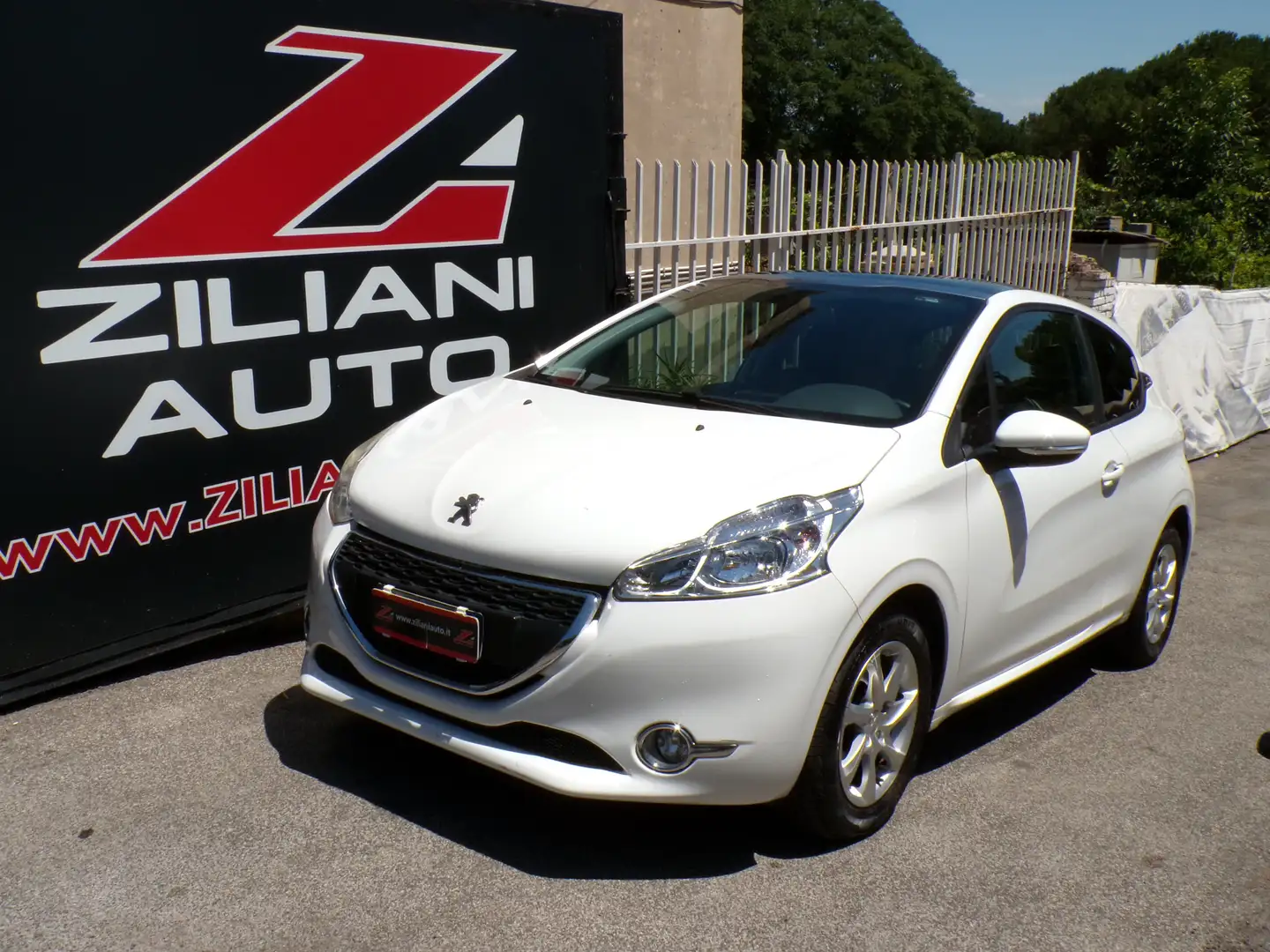 Peugeot 208 3p 1.2 ..TETTO PAN..BLUETOOTH..CRUISE.. Bianco - 1