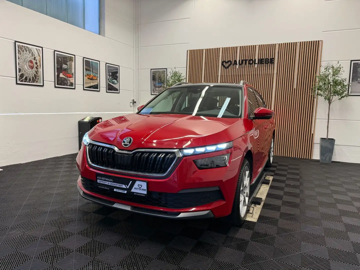 Skoda Kamiq Style DSG*AHK*NAVI*RFK*PANORAMA*1HD Rood - 2