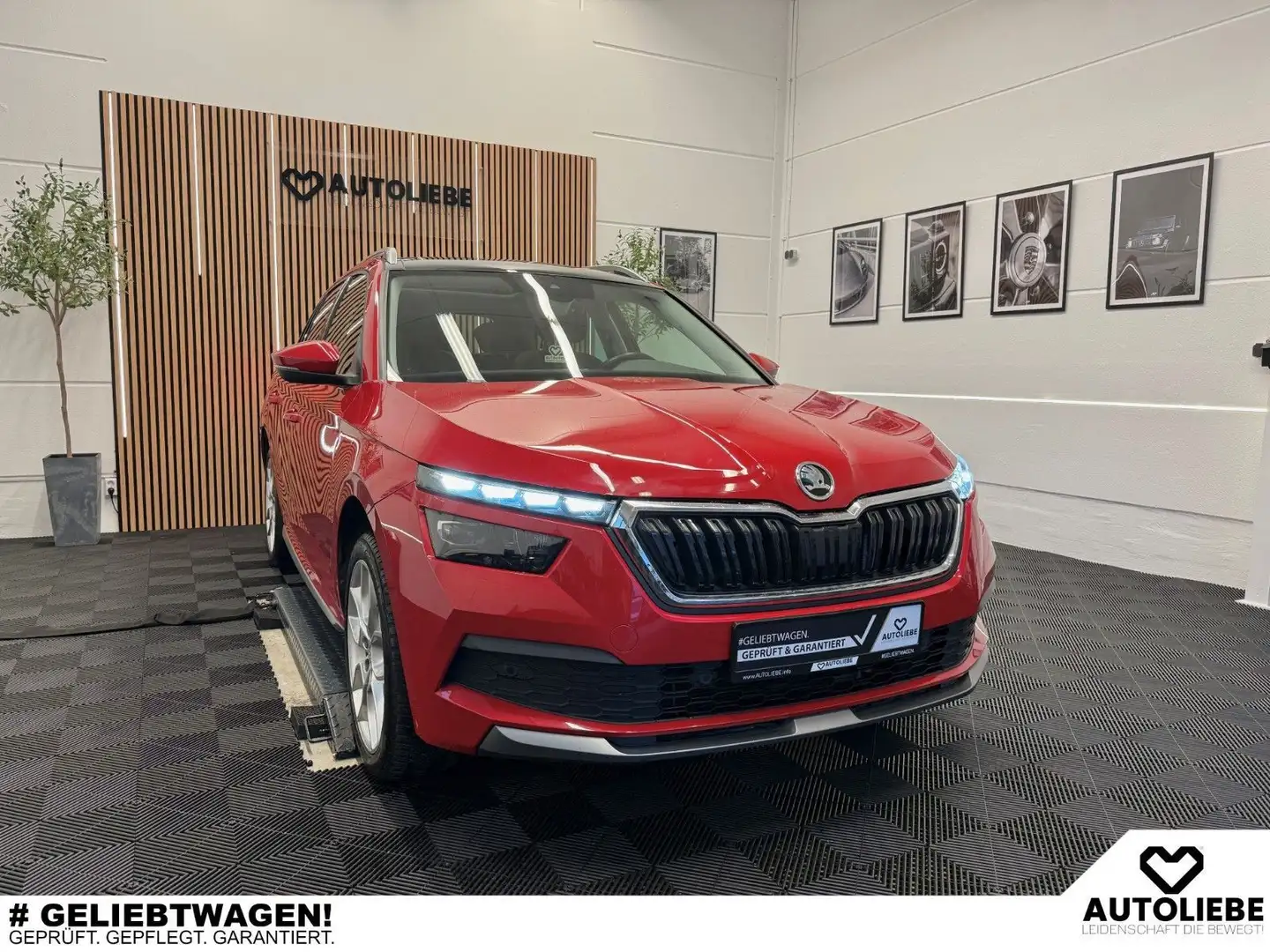 Skoda Kamiq Style DSG*AHK*NAVI*RFK*PANORAMA*1HD Rood - 1