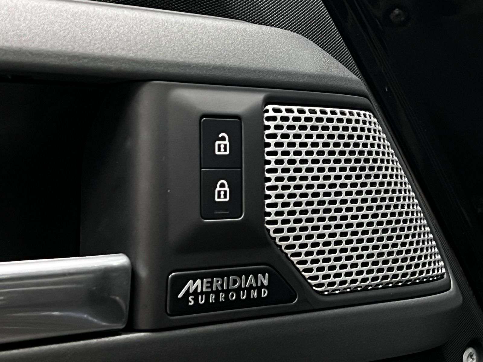 2023 Land Rover Defender X-DYNAMIC SE 130 | OUTBOUND thumb 30