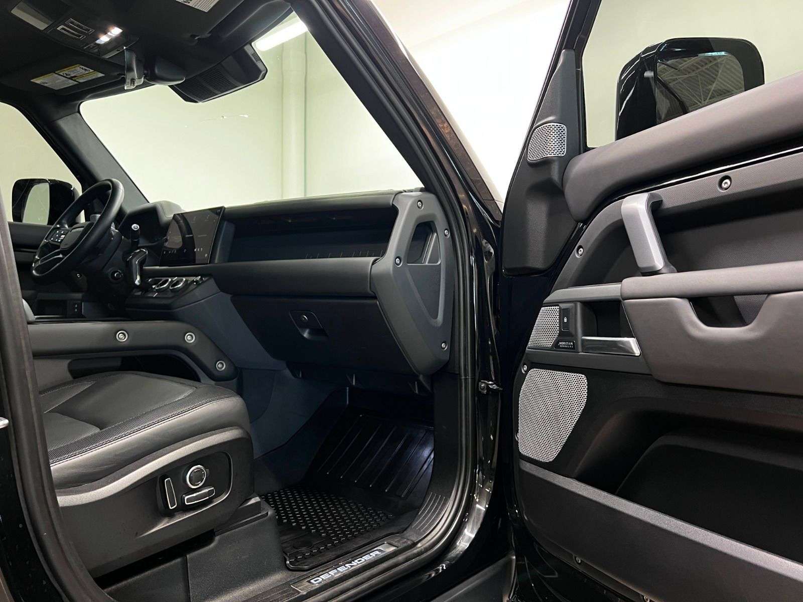 2023 Land Rover Defender X-DYNAMIC SE 130 | OUTBOUND thumb 27
