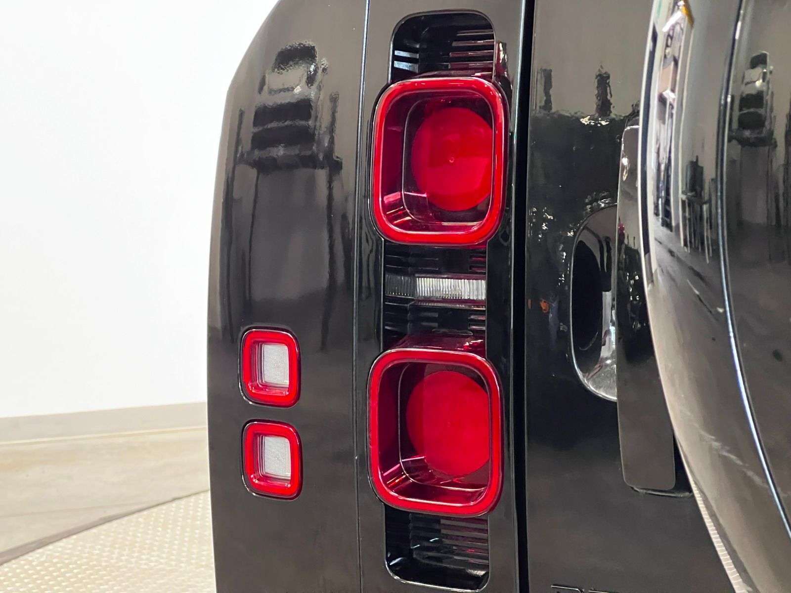 2023 Land Rover Defender X-DYNAMIC SE 130 | OUTBOUND thumb 14