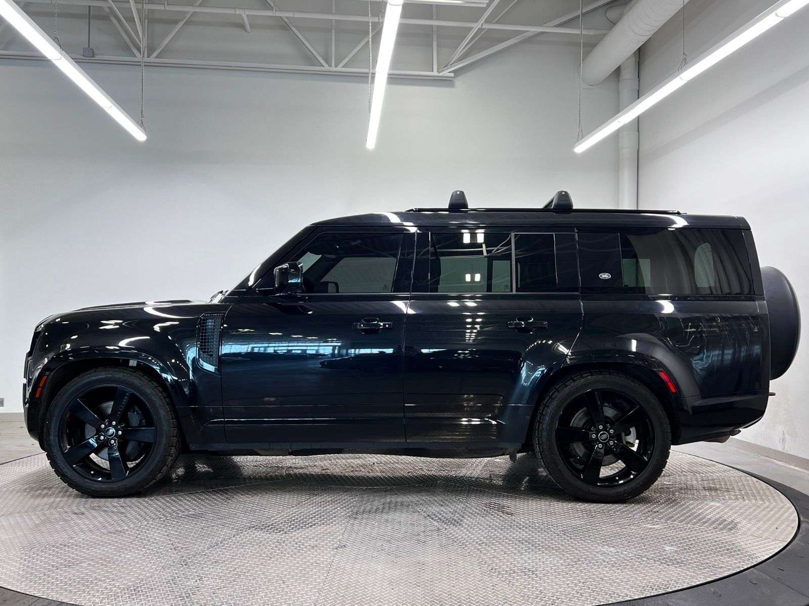 2023 Land Rover Defender X-DYNAMIC SE 130 | OUTBOUND alt 2