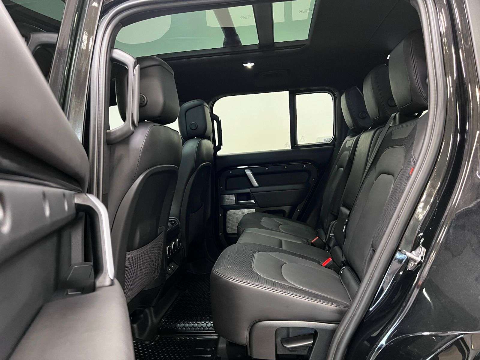 2023 Land Rover Defender X-DYNAMIC SE 130 | OUTBOUND thumb 25