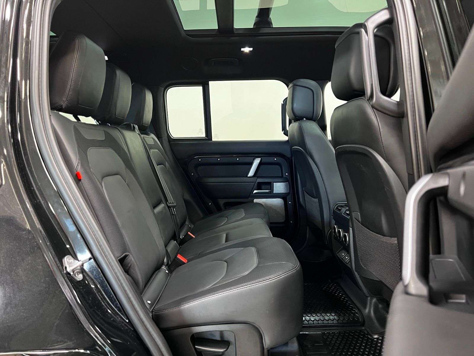 2023 Land Rover Defender X-DYNAMIC SE 130 | OUTBOUND thumb 24