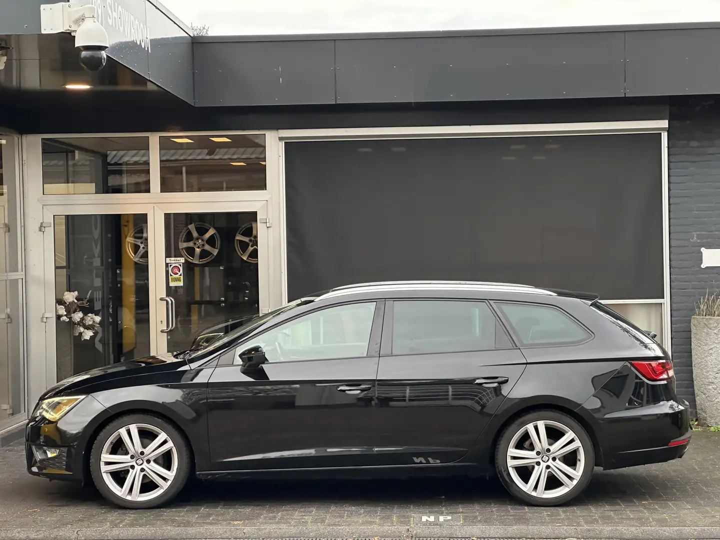 SEAT Leon ST 1.4 EcoTSI FR Connect CRUISE / CLIMA / PANO / F Noir - 2