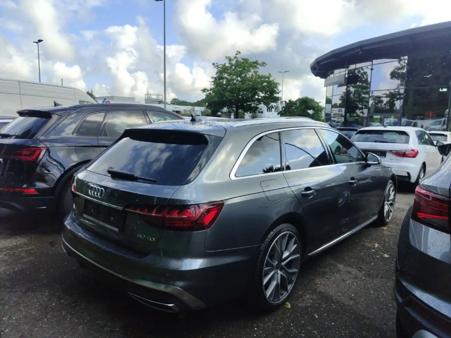 Audi A4 Avant S line 40 TDI HUD StandHZG AHK-klappbar El. Grau - 2