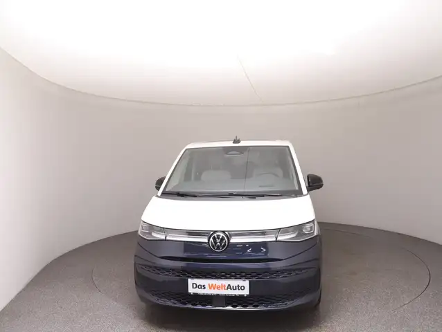 Volkswagen Multivan view 3