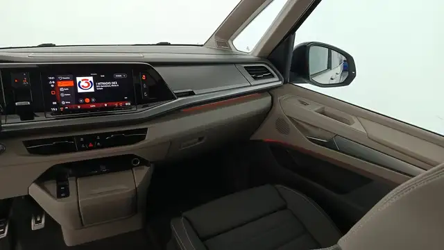 Volkswagen Multivan view 15