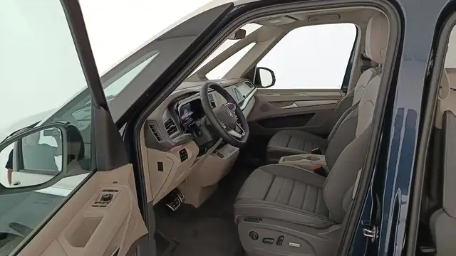 Volkswagen Multivan view 9