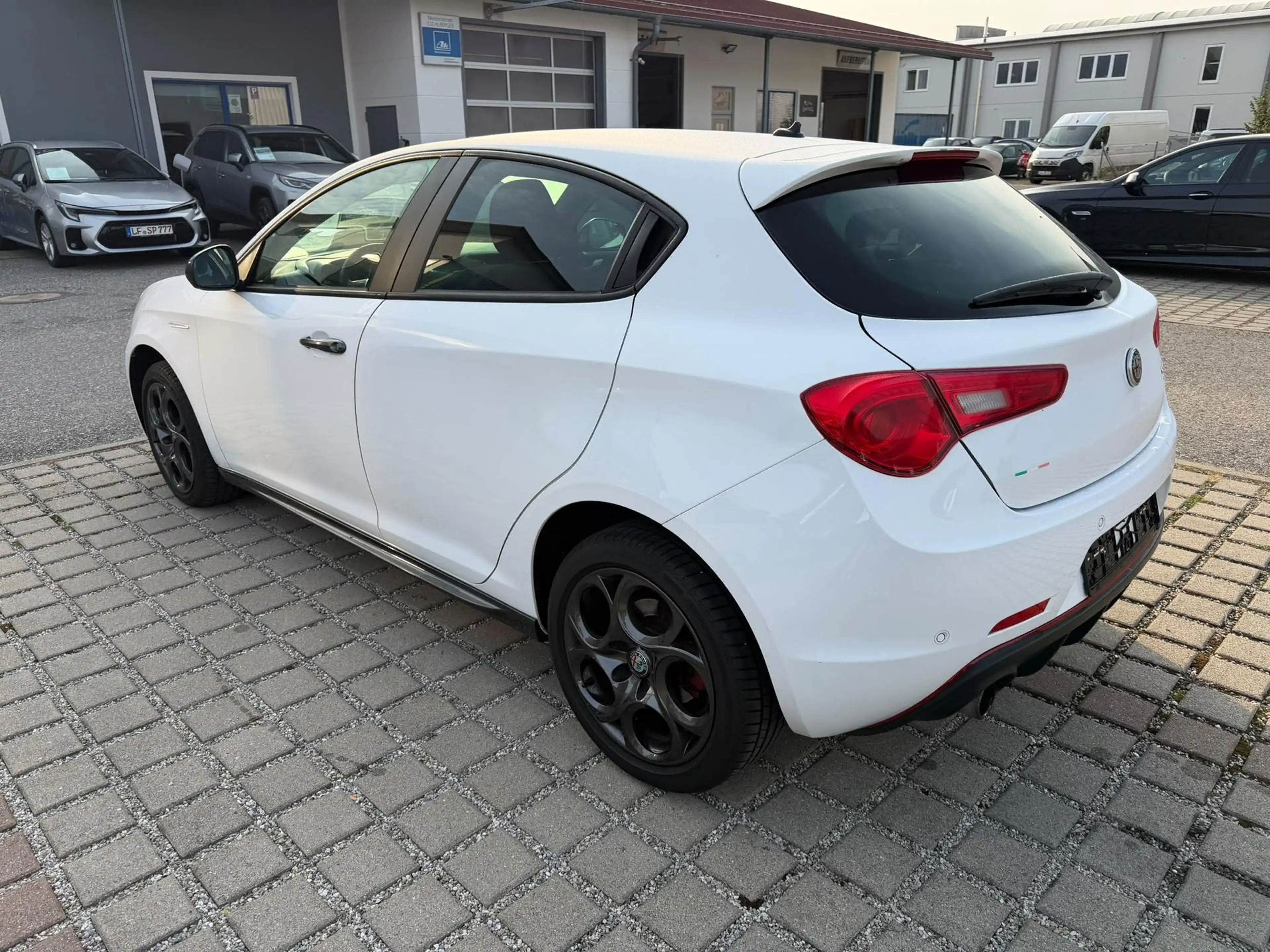 Alfa Romeo Giulietta Sport 1,4 TB 16V inkl. Winterräder 110 kW (150 ... — photo 6