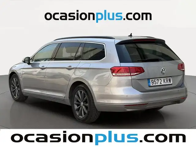 Volkswagen Passat view 3