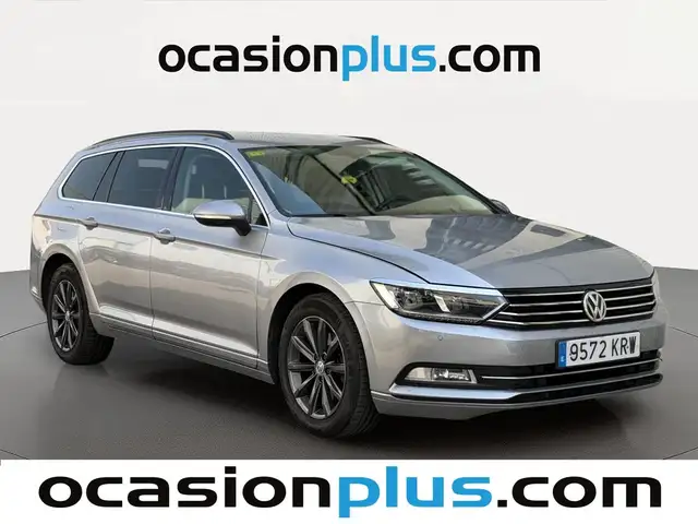 Volkswagen Passat view 2