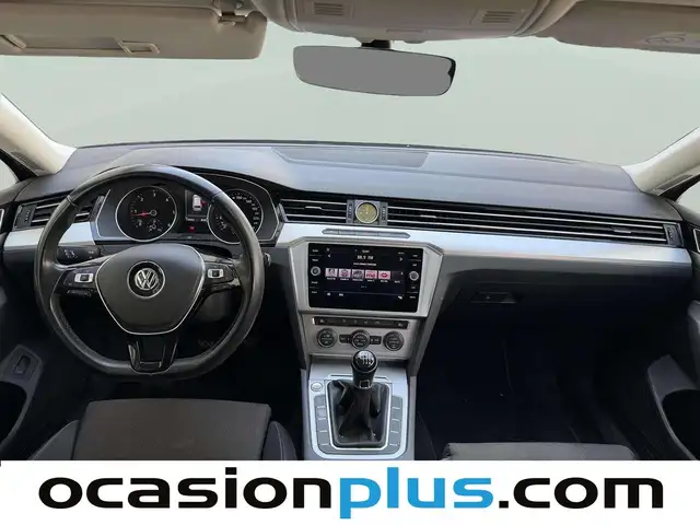 Volkswagen Passat view 6