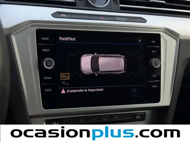 Volkswagen Passat view 8