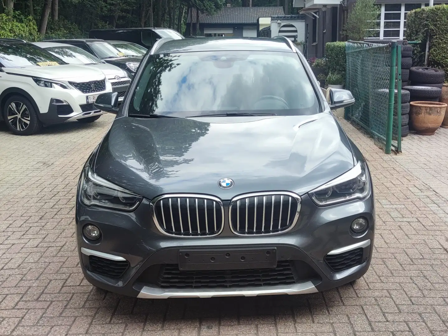 BMW X1 X1 sDrive18d Aut. xLine !!! NIEUWSTAAT !!! Gris - 2