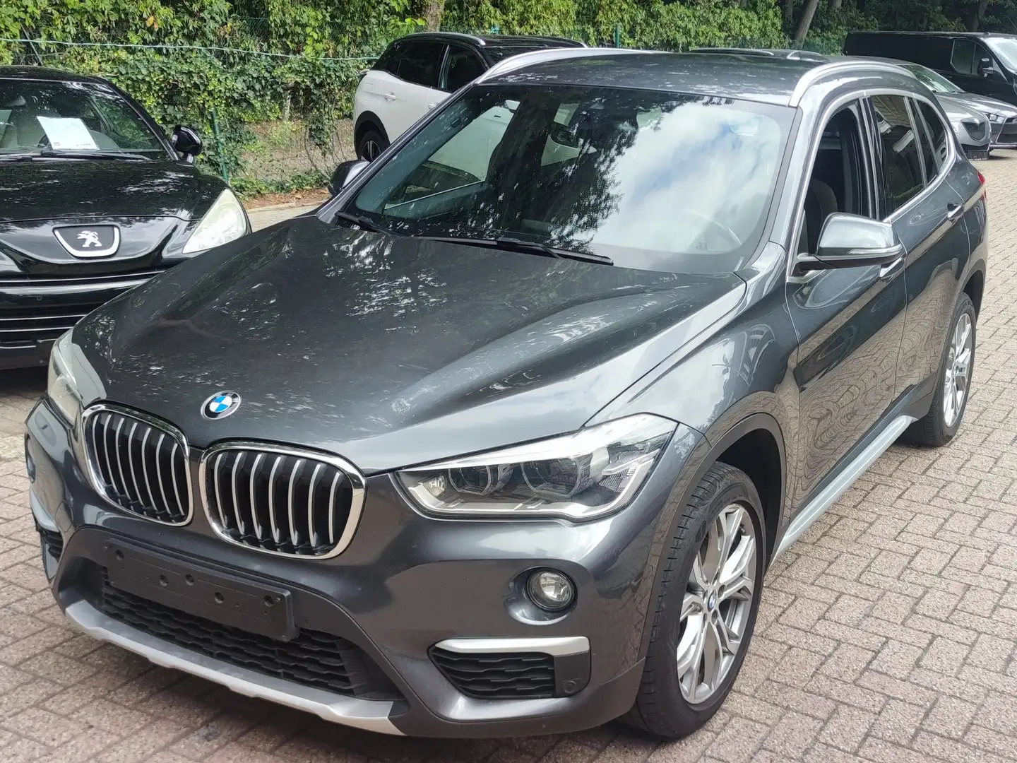 BMW X1 X1 sDrive18d Aut. xLine !!! NIEUWSTAAT !!! Gris - 1