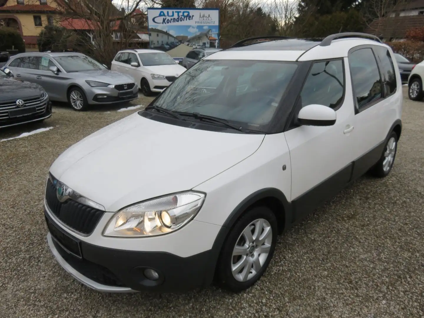 Skoda Roomster Scout Plus Edition 1.6 TDI Weiß - 1