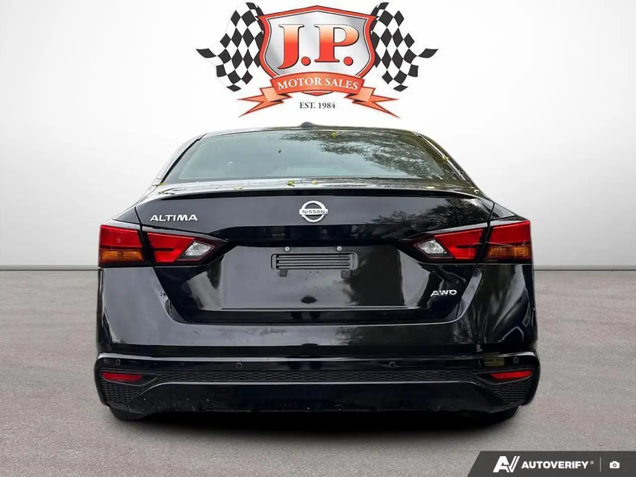 Nissan Altima снимка Nissan Altima