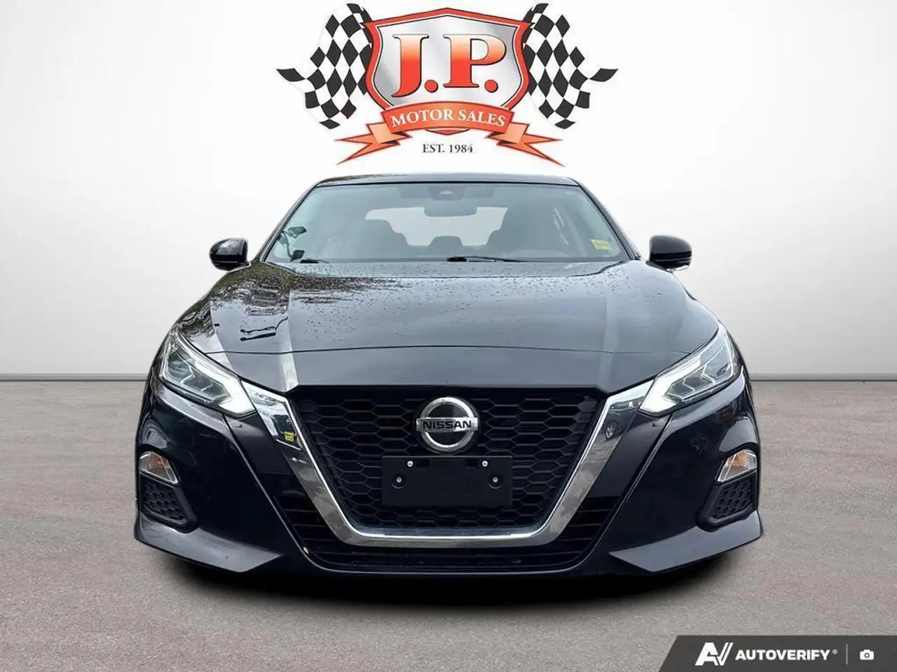 Nissan Altima снимка Nissan Altima